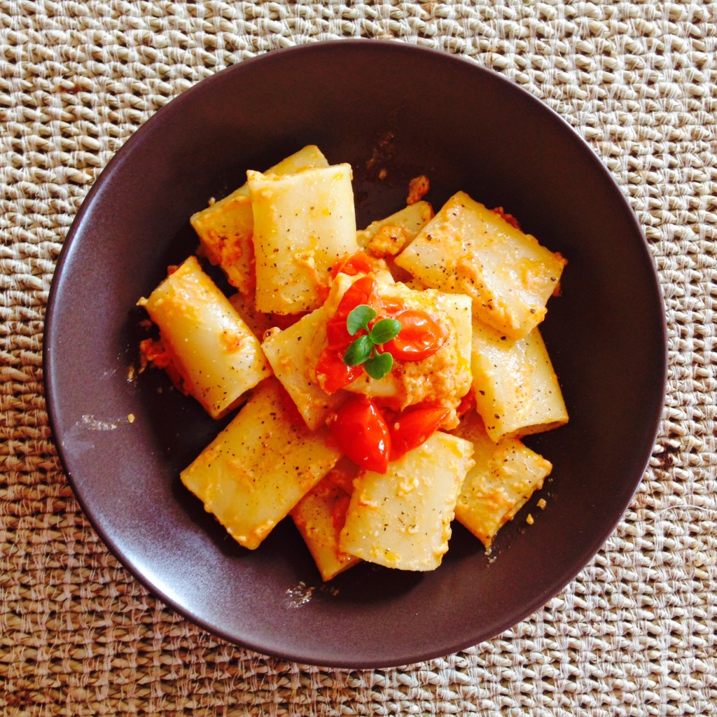 paccheri con pomodorini e cacio